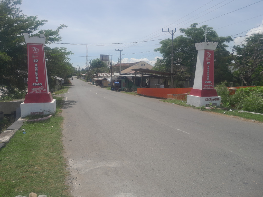 Gapura (pintu masuk gampong Benteng)